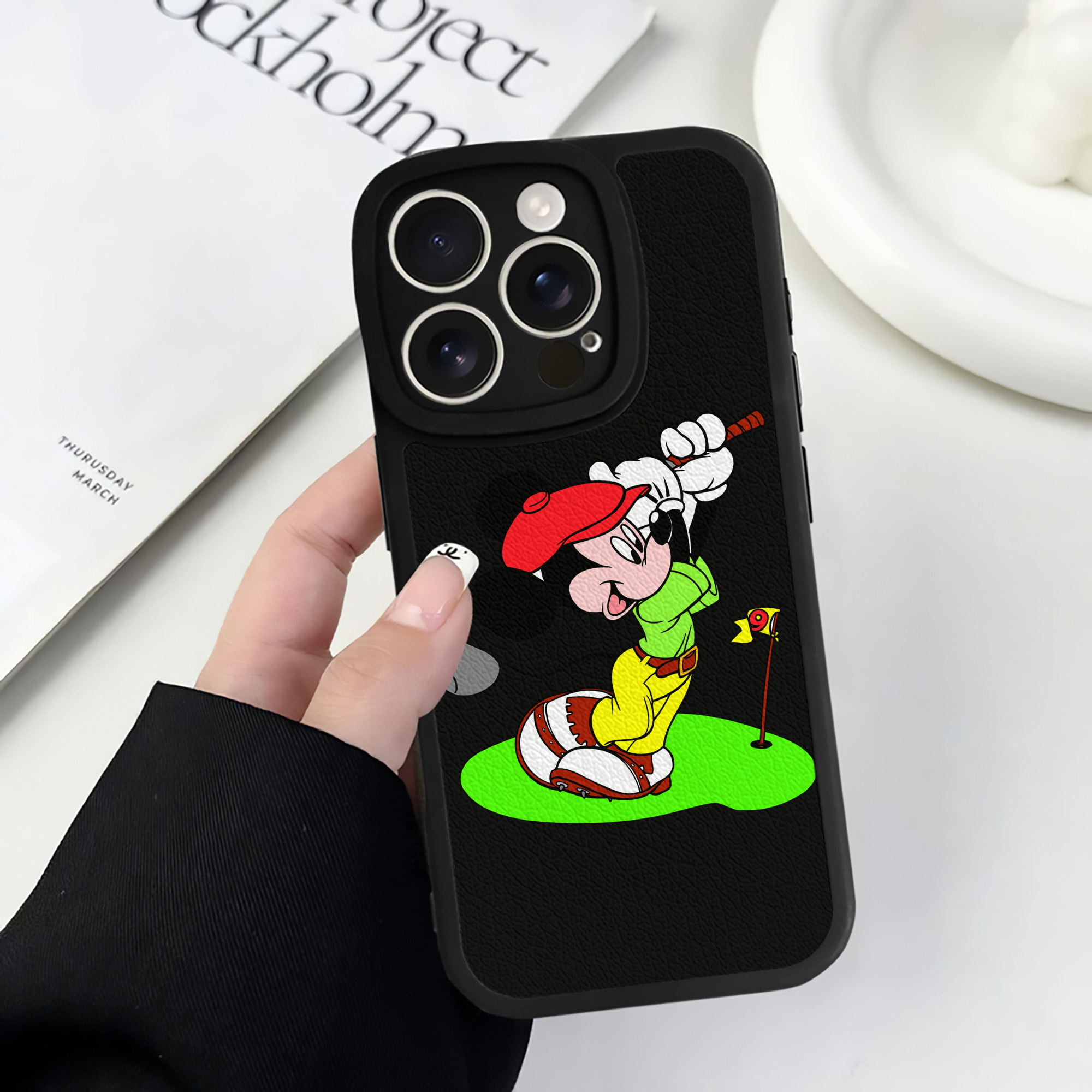 （画像用） ミッキーマウス Mickey Mouse 【iPhone 16シリーズ対応】シリコンスマホケース（レザー調） 材質：シリコン